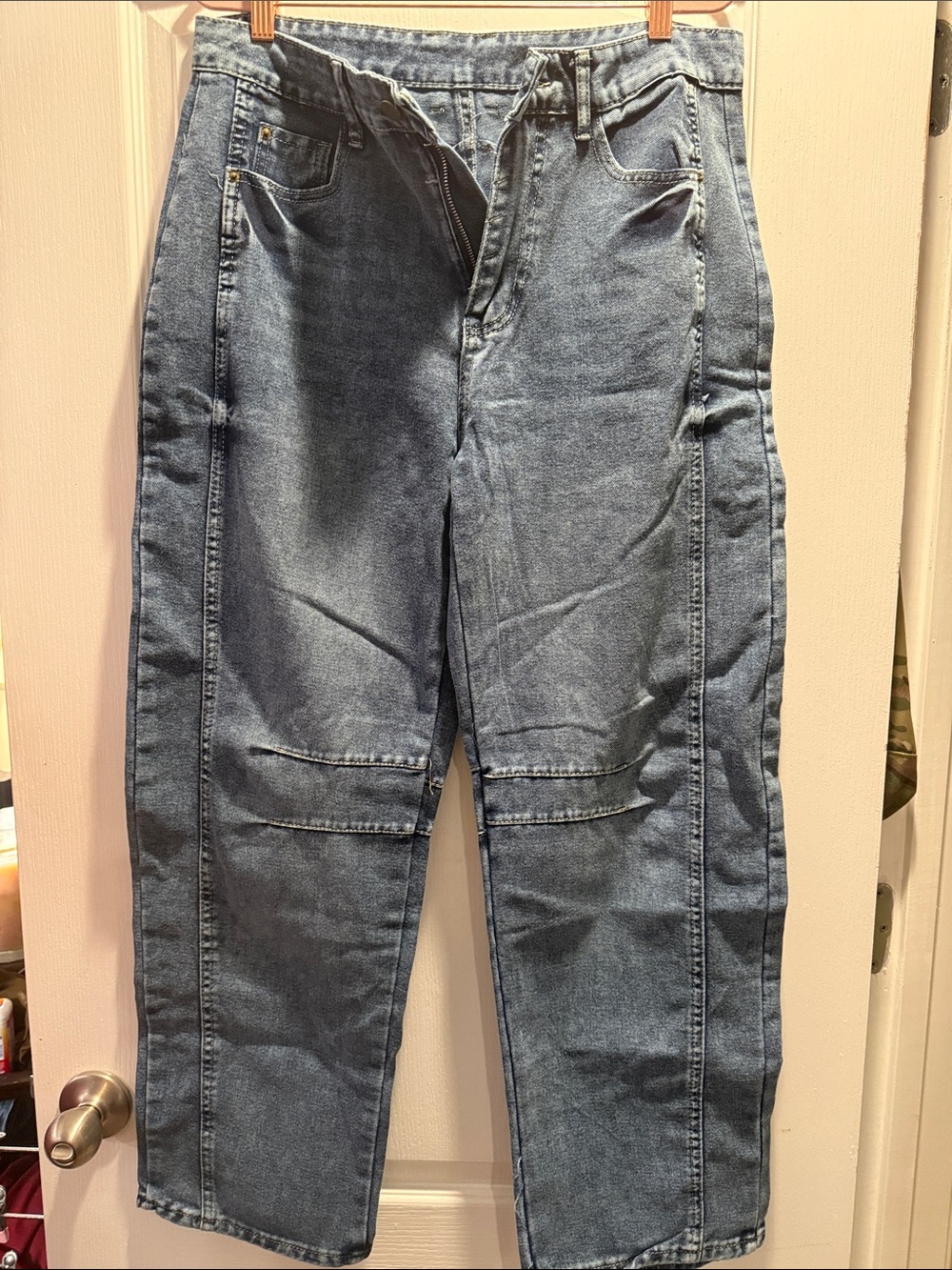 Women’s Straight Leg Jeans in Light Blue Denim